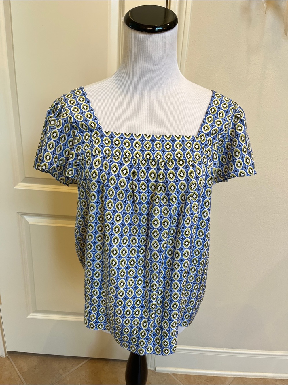 Banana Republic silk top - Picture 2 of 8